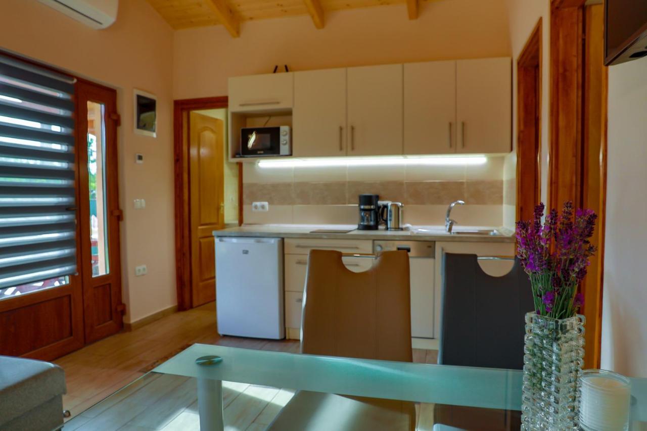 Hullam Nyaralo Apartment Balatonmariafurdo Exterior photo